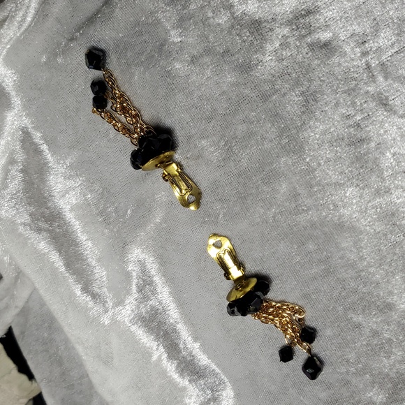 VINTAGE GERMANY Clip On Earrings Black Lucite Cluster Bead Gold Chain Dangle - Picture 7 of 9